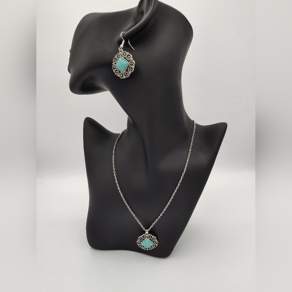 unbranded Jewelry - Vintage Silvertone Filigree Turquoise Earrings And Necklace Jewelry Set